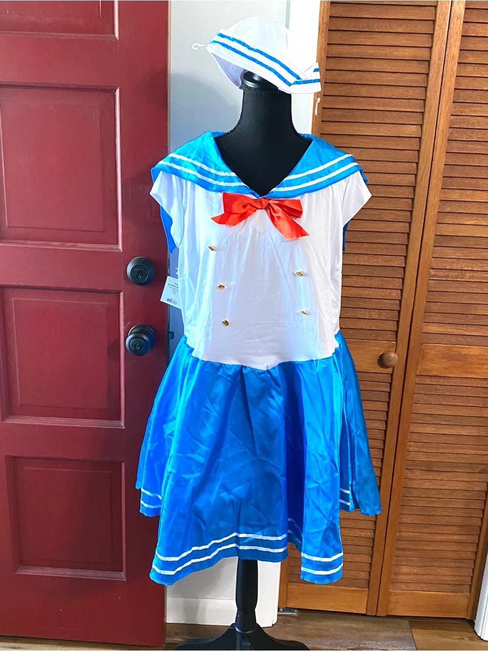 New Women’s Sailor Dress & Hat size XXL Sailor Moon Halloween Costume